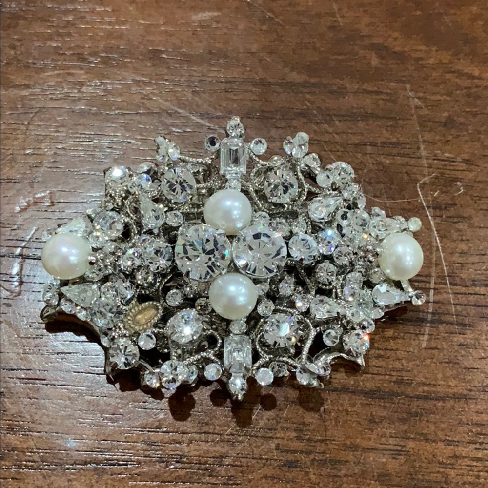 Erin Cole Swarovski Crystal & Pearl Brooch